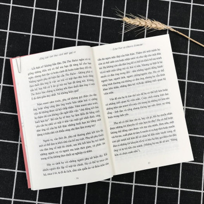 Sách - Sống Bản Lĩnh Theo Cách Một Quý Cô (Kèm Bookmark) (Tái bản 2020)