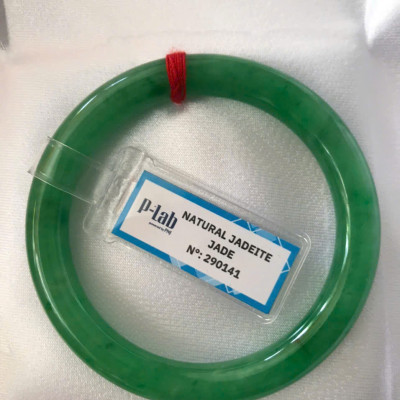 Vòng Tay Nữ Đá Ngọc Cẩm Thạch Tự Nhiên Lý R Ni 50mm Chột 8mm Vòng kiểm định P Lab No 290141 Màu Xanh lý đậm đều bóng đẹp nữ 50kg - 54kg ạ