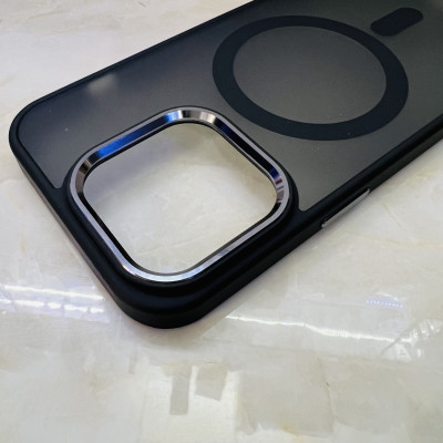 Ốp lưng Filada lưng nhám viền đen dành cho iPhone 14 Pro có sạc không dây - hàng chính hãng