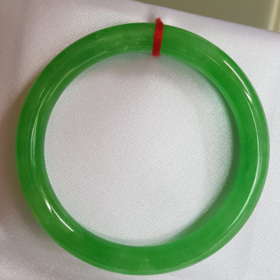 Vòng tay đá cẩm thạch tự nhiên Ngọc Đậu Lý A 54mm x cọng 8mm Màu Xanh Lý Đậu nhẹ tươi bóng mượt đẹp Nữ 53kg - 60kg đeo mệnh Mộc mệnh Hỏa mệnh Thủy ạ