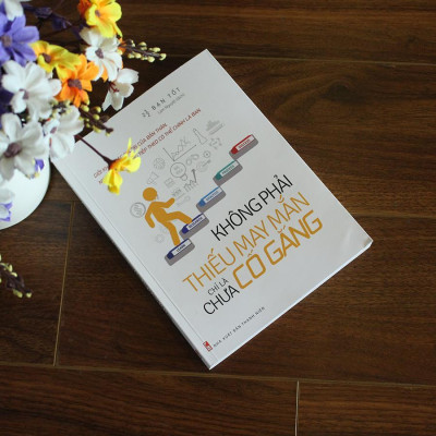 Sách: Không Phải Thiếu May Mắn, Chỉ Là Chưa Cố Gắng - TSKN