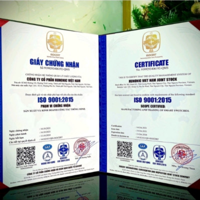 Công tắc thông minh wifi điều khiển từ xa 2 nút kèm 1 ổ cắm Hunonic