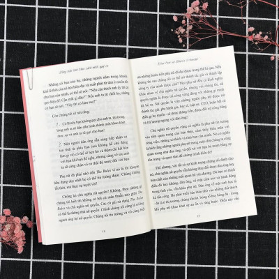 Sách - Sống Bản Lĩnh Theo Cách Một Quý Cô (Kèm Bookmark) (Tái bản 2020)