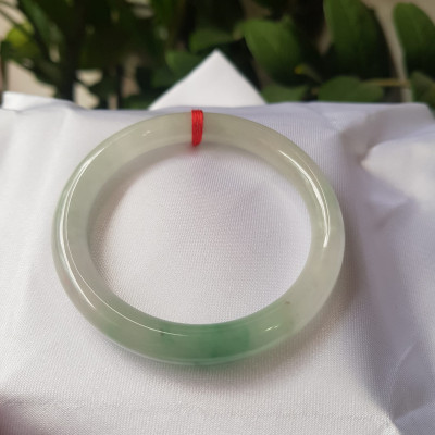 Vòng cẩm thạch Ngọc Đẹp Lý A SỊN 50mm x 7mm Chất liệu đá tự nhiên màu xanh ngọc bóng điểm xanh lý vân đậm tự nhiên bóng đẹp  Nữ 50kg - 56kg ạ