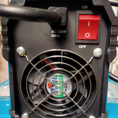 MÁY HÀN QUE ĐIỆN TỬ CLASSIC ARC-200E (CÓ MÀN HÌNH HIỂN THỊ, CHUYÊN KÉO QUE 2.5)