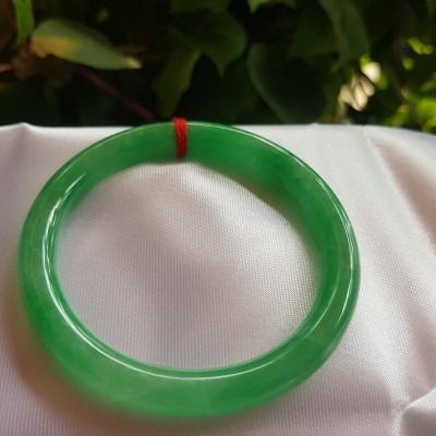 Vòng cẩm thạch Lý Nở 53  Size vòng 53mm x Dầy 7,2mm màu Xanh lá Tươi bóng đều đẹp quá  Nữ mệnh Mộc Hỏa 52kg - 60kg đeo đẹp ạ