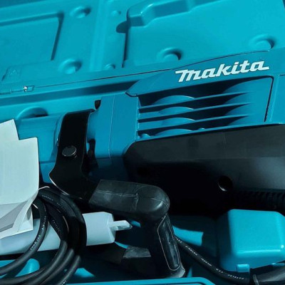 MÁY ĐỤC BÊ TÔNG 1510 W 30MM MAKITA HM1317C - HÀNG CHÍNH HÃNG