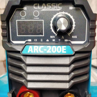 MÁY HÀN QUE ĐIỆN TỬ CLASSIC ARC-200E (CÓ MÀN HÌNH HIỂN THỊ, CHUYÊN KÉO QUE 2.5)