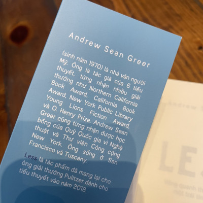 (Giải thưởng Pulitzer 2018) LESS VÒNG QUANH THẾ GIỚI CÙNG MỘT TRÁI TIM TAN VỠ - Andrew Sean Greer – Nhã Nam