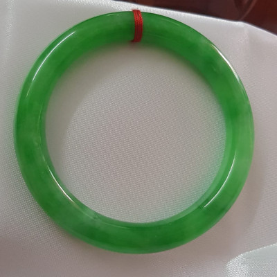 Vòng tay đá cẩm thạch tự nhiên Lý Vân A Sịn 53mm x cọng 8,2mm Màu Xanh Lý tươi bóng mượt đẹp Nữ 52kg - 58kg đeo mệnh Mộc mệnh Hỏa mệnh Thủy ạ