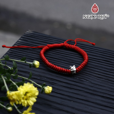 Vòng tay thắt dây đỏ phối charm hồ ly bạc trắng - Ngọc Quý Gemstones