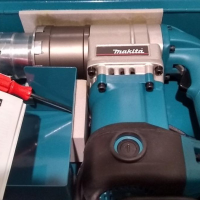 MÁY SIẾT CẮT BU LÔNG 1050W MAKITA 6924N- HÀNG CHÍNH HÃNG
