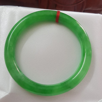 Vòng tay đá cẩm thạch tự nhiên Lý Vân A Sịn 53mm x cọng 8,2mm Màu Xanh Lý tươi bóng mượt đẹp Nữ 52kg - 58kg đeo mệnh Mộc mệnh Hỏa mệnh Thủy ạ