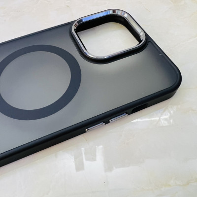 Ốp lưng Filada viền màu dành cho iPhone 14 Pro Max có sạc không dây - hàng chính hãng