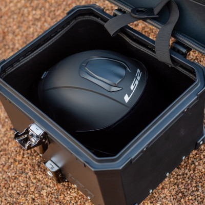 Thùng nhôm phía sau xe máy LS2