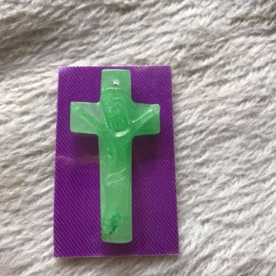 MẶT DÂY CHUYỀN THÁNH GIÁ CHÚA GIÊ SU  ĐÁ CẨM THẠCH XANH TỰ NHIÊN  CAO 43mm NGANG 21mm SÂU 5mm