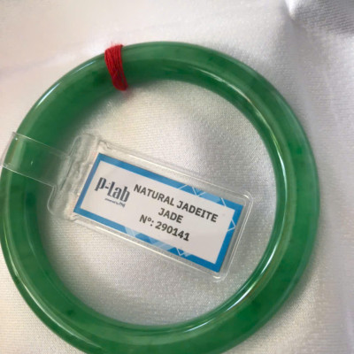 Vòng Tay Nữ Đá Ngọc Cẩm Thạch Tự Nhiên Lý R Ni 50mm Chột 8mm Vòng kiểm định P Lab No 290141 Màu Xanh lý đậm đều bóng đẹp nữ 50kg - 54kg ạ