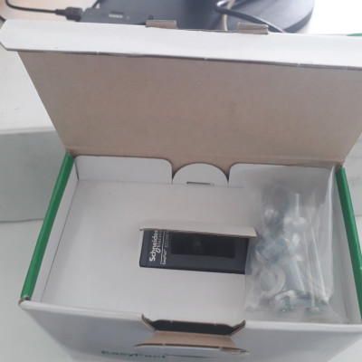 Cầu dao điện EZC100N3025 Schneider MCCB 3P - 25A 