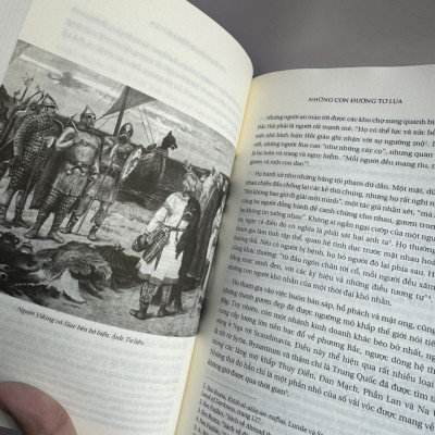 [Tái bản lần thứ 8 năm 2025] THE SILK ROADS - NHỮNG CON ĐƯỜNG TƠ LỤA - MỘT LỊCH SỬ MỚI VỀ THẾ GIỚI - Peter Frankopan - Trần Trọng Hải Minh dịch - Phanbook