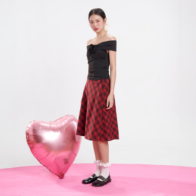 DOTTIE - Áo trễ vai đính hoa - T0872