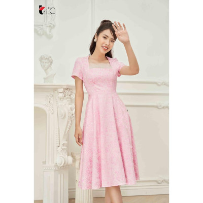 Đầm xòe gấm lụa hoa, cổ lưới vuông Tri