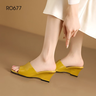 Dép nữ quai ngang, đế xuống ROSATA RO677 - 5p - Đen, Vàng - BKSTORE