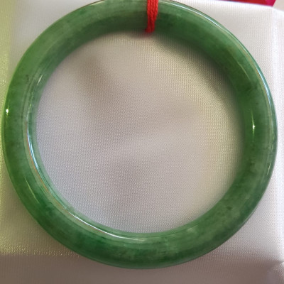 Vòng Cẩm Thạch tự nhiên mới vip Đậu Lý Sao Sao 56mm x cọng 8,5mm cao cấp sịn đẹp màu xanh đậu lý bông đậm đều bóng mượt đẹp Nữ 54kg - 64kg đeo rất đẹp sang tay món quà tặng Mẹ , người thân ý nghĩa ạ