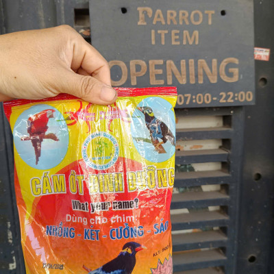 1 bịch cám ốt dinh dưỡng 500g nguyen seal làm thức ăn bổ dưỡng cho các dong chim nhồng,két,sáo, cưỡng