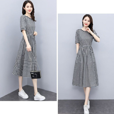 Đầm suông nữ cổ tròn phối bèo, họa tiết kẻ caro trẻ trung, có dây rút eo Haint Boutique