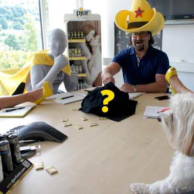 Gel bôi trơn cho quan hệ đường hậu Pjur Backdoor Moisturising Anal Glide 100ml cấp ẩm tốt làm dịu da an toàn