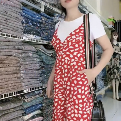Bộ jum yếm kèm áo thun xinh xắn.