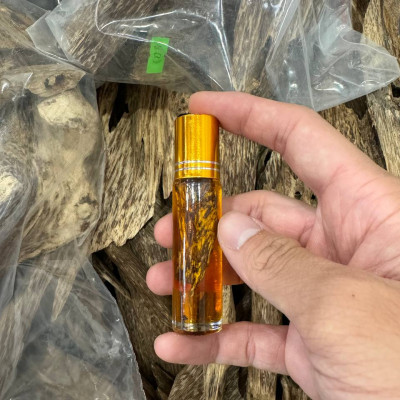 Dầu gió ngâm Trầm hương Xưởng Mộc Việt - Lọ 12ml