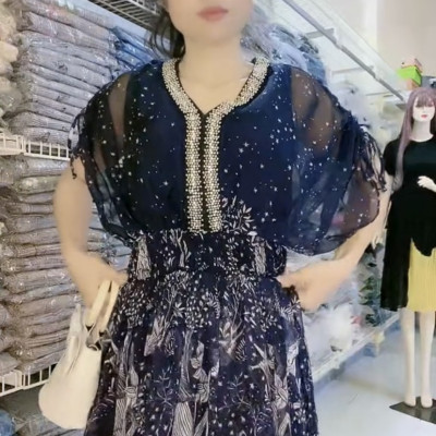 Đầm ngôi sao đính hạt nhí cao cấp với chun bản to tôn eo.