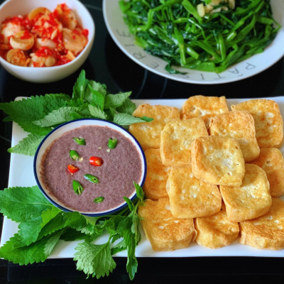 Mắm tôm ngon Lê Gia can 2l cho nhà hàng bún đậu chả cá