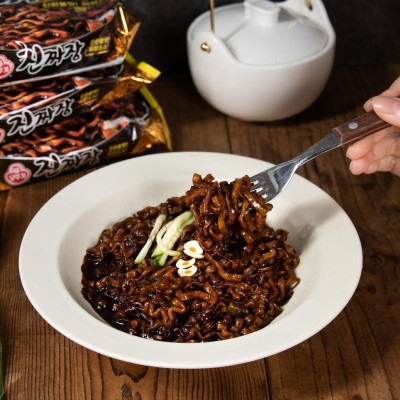 Mì Xốt Tương Đen Ottogi 135g