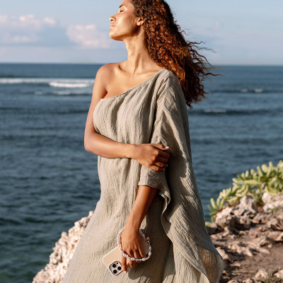 Ốp Lưng UNIQ COEHL MUSE Cho iPhone 16 Pro Max Da Thuần Chay Cao Cấp Sạc Không Dây MagClick Tặng Kèm Dây Đeo Hàng Chính Hãng