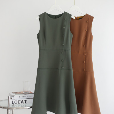 De Leah - Đầm Midi Xoè Cúc Bọc - Nâu đất