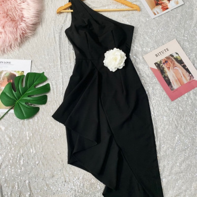 Đầm ôm vai xéo kèm hoa xinh xắn MS 2519