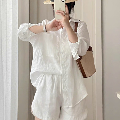 Set bộ sang chảnh áo sơ mi va quần short xẻ tôn dáng, tôn da màu trắng, new style hottrend 2025