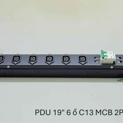 Thanh nguồn chuẩn rack 19 06 ổ đa năng có MCB 2P 32A FAMRACk