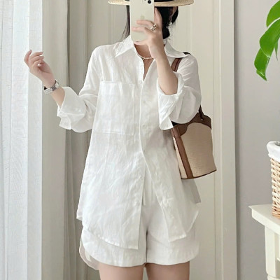 Set bộ sang chảnh áo sơ mi va quần short xẻ tôn dáng, tôn da màu trắng, new style hottrend 2025