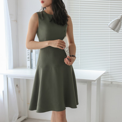 De Leah - Đầm Midi Xoè Cúc Bọc - Nâu đất
