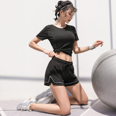 Bộ Đồ Đùi Thể Thao Nữ Gồm Quần Đùi Và Áo Thun Ngắn Tay Màu Đen New