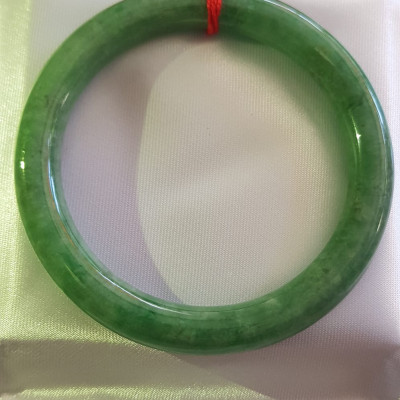 Vòng Cẩm Thạch tự nhiên mới vip Đậu Lý Sao Sao 56mm x cọng 8,5mm cao cấp sịn đẹp màu xanh đậu lý bông đậm đều bóng mượt đẹp Nữ 54kg - 64kg đeo rất đẹp sang tay món quà tặng Mẹ , người thân ý nghĩa ạ