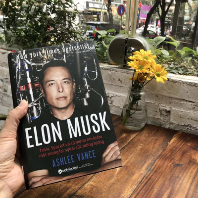Elon Musk: Tesla, SpaceX Và Sứ Mệnh Tìm Kiếm Một Tương Lai Ngoài Sức Tưởng Tượng (Tái Bản 2018)