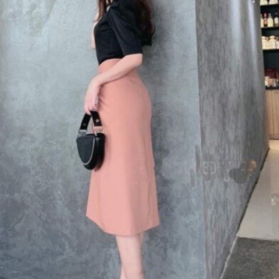 Chân váy bút chì dài qua gối sang trọng, thích hợp mặc đi làm hoặc dự tiệc