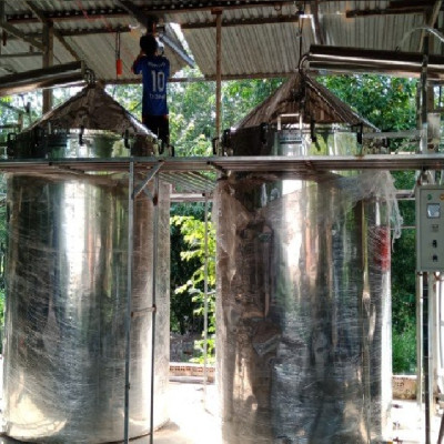 Tinh dầu hoa Ngũ Sắc (hoa cỏ hôi, hoa cứt lợn) 100ml Mộc Mây - tinh dầu nguyên chất từ thiên nhiên - Có kiểm định Bộ Y Tế, chất lượng và mùi hương vượt trội