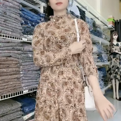 Đầm maxi cao cổ thanh lịch chun eo bản to xinh xắn.