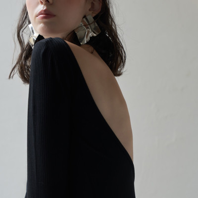 DOTTIE - Đầm midi dài tay khoét lưng - Đen - D0476