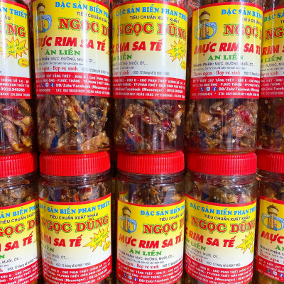 Mực rim sa tế đã chế biến ăn liền gói 500 gram là món ăn ngon ơi là ngon của shop Đặc Sản Biển Phan Thiết NGỌC DŨNG. Hạn sử dụng 6 tháng kể từ ngày đặt hàng